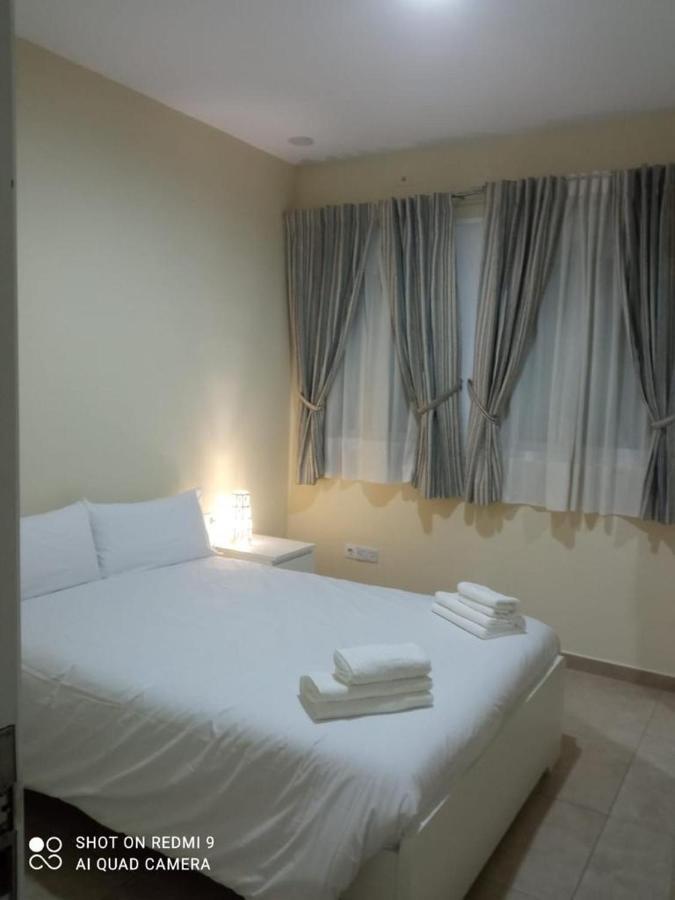 Invecar Holding Apartment Seville Exterior photo